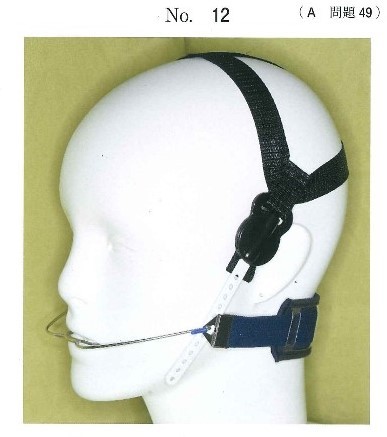 骨格性上顎前突患者に用いる矯正装置の写真